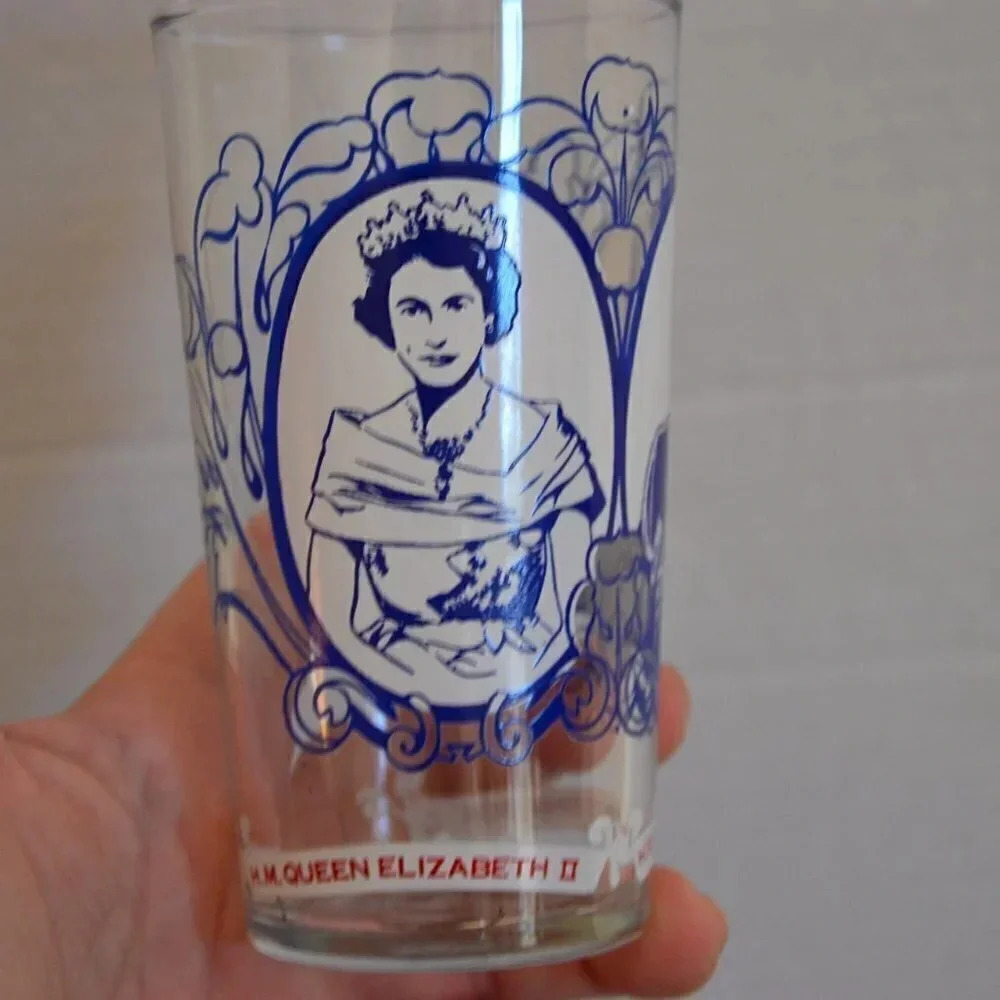 Vintage HRH Queen Elizabeth II Glasses - Picture 6 of 9